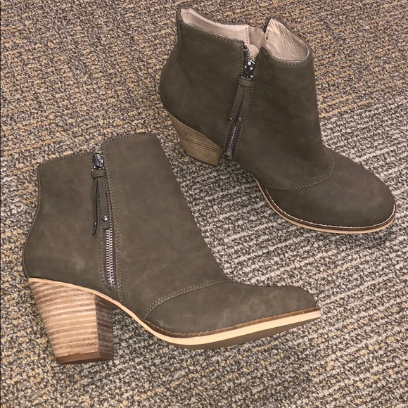 Chelsea Crew Wedge Heels - Picture 2 of 3